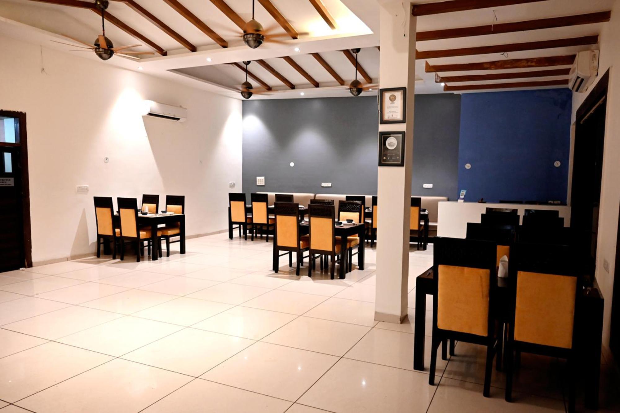 Hotel Badrika Inn Rewa Exterior photo